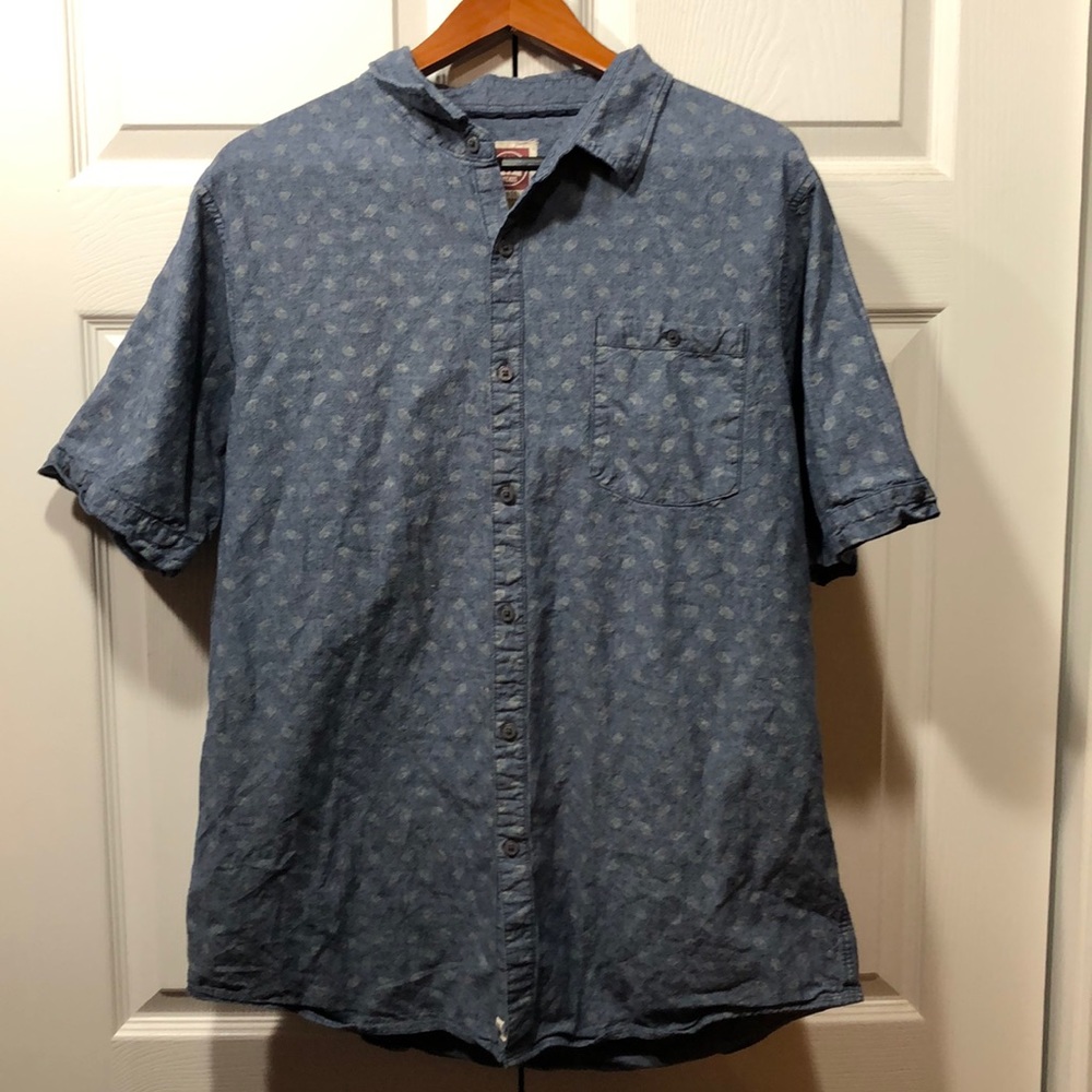 1 pocket collared shirt